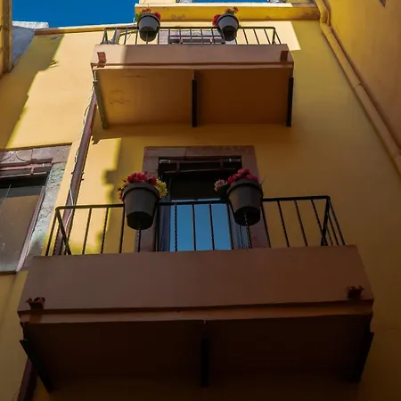 Yellow House - Terrazzo - 5 Biciclette Vakantiehuis *